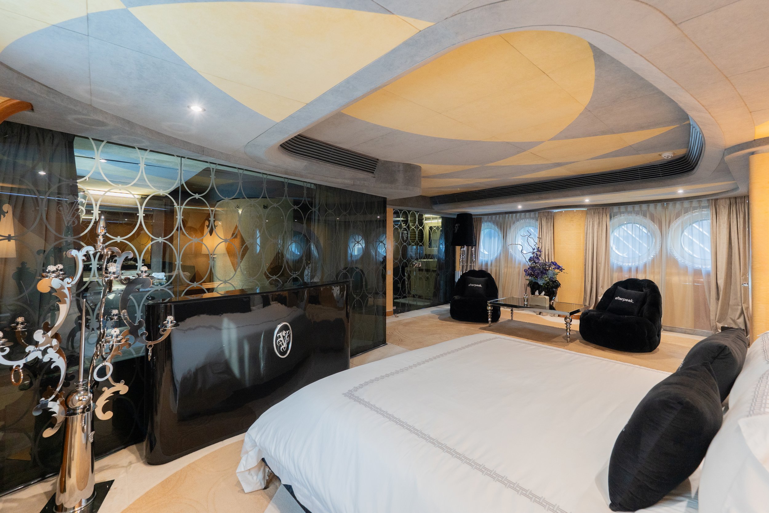 Stay in Luxury on the Yacht